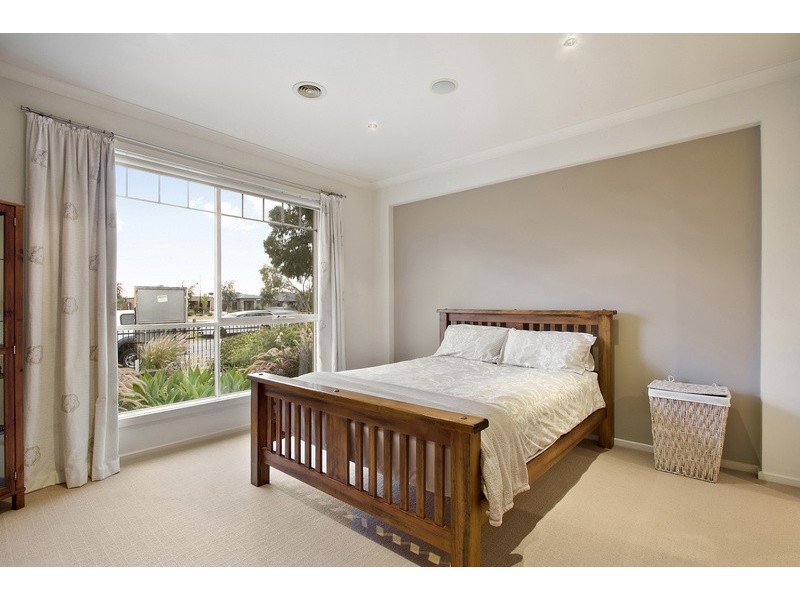 15 Springwater Crescent, Cranbourne VIC 3977