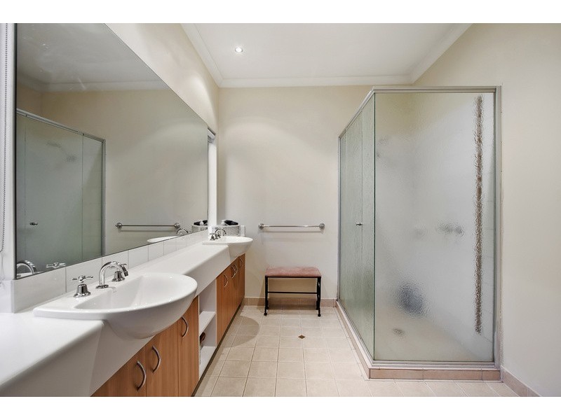 15 Springwater Crescent, Cranbourne VIC 3977