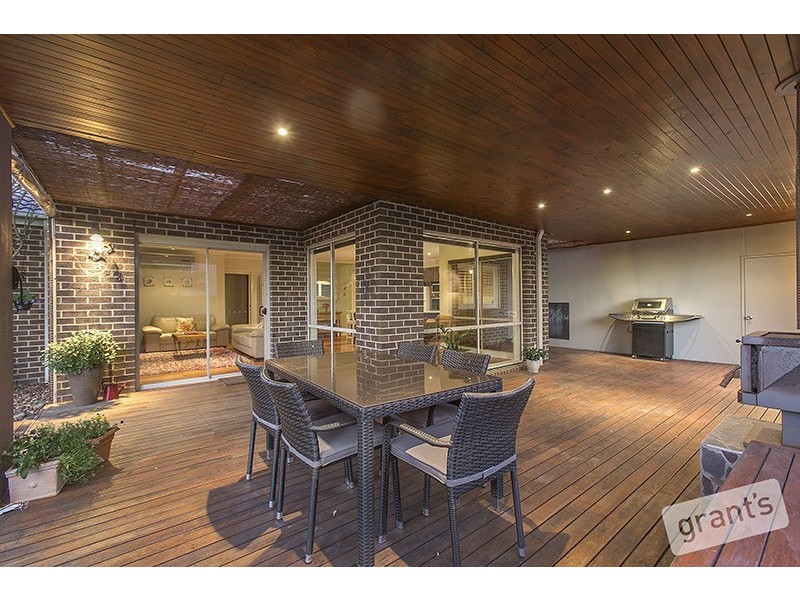 33 Ridgemont Drive, Berwick VIC 3806