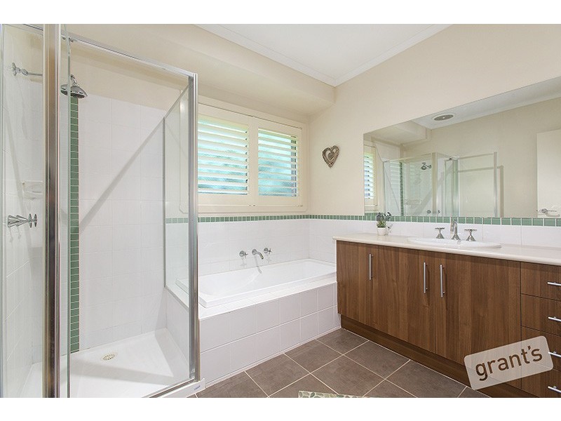 33 Ridgemont Drive, Berwick VIC 3806