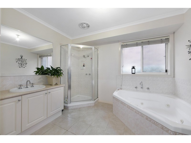 7 Locarno Place, Narre Warren South VIC 3805