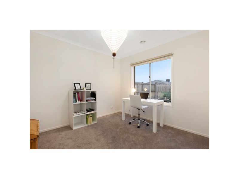 8 Bradshaw Way, Cranbourne East VIC 3977