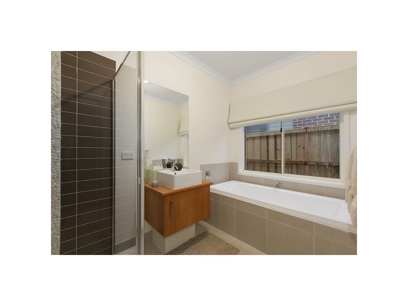 8 Bradshaw Way, Cranbourne East VIC 3977