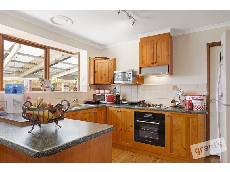 31 Gipps Crescent, Cranbourne North VIC 3977