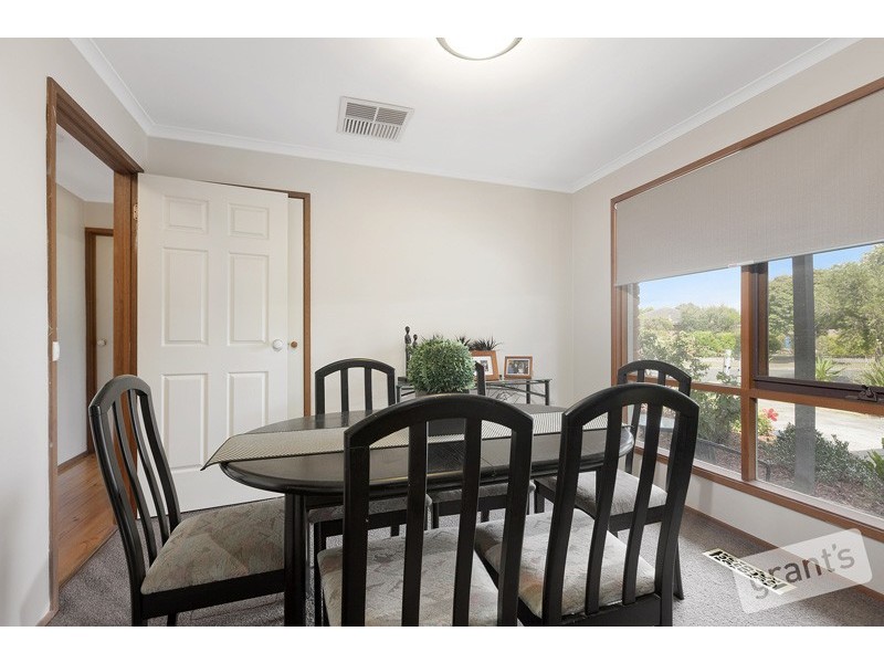 31 Gipps Crescent, Cranbourne North VIC 3977