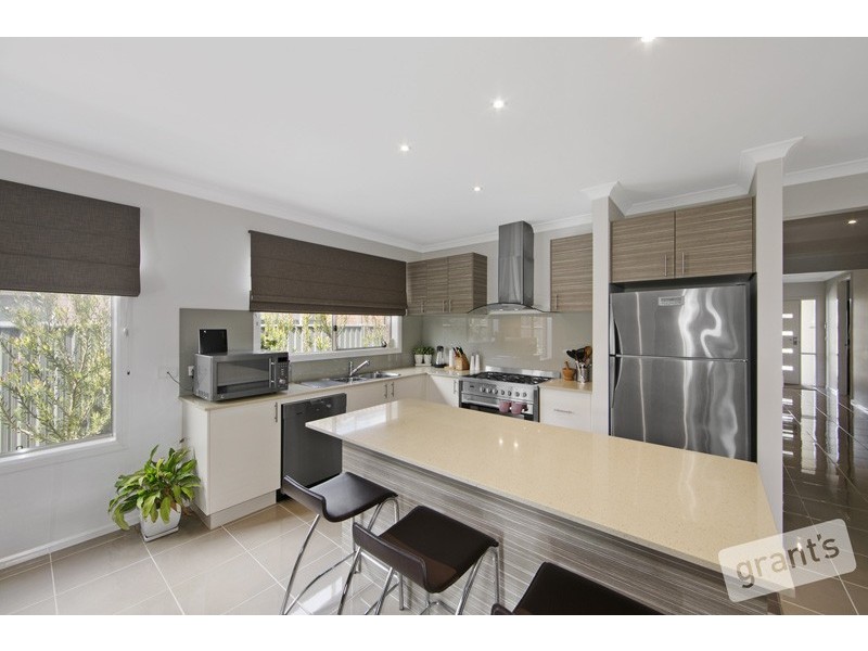 24 Sabel Drive, Cranbourne North VIC 3977