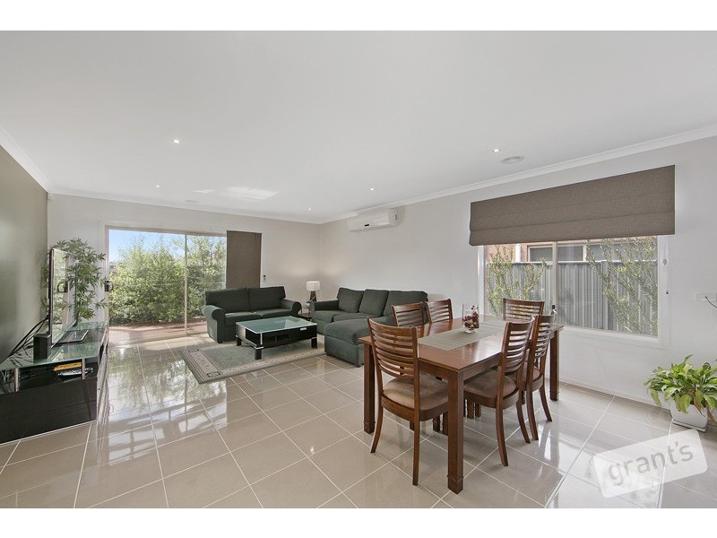 24 Sabel Drive, Cranbourne North VIC 3977