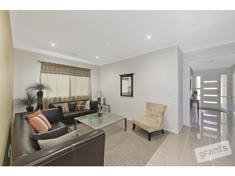 24 Sabel Drive, Cranbourne North VIC 3977