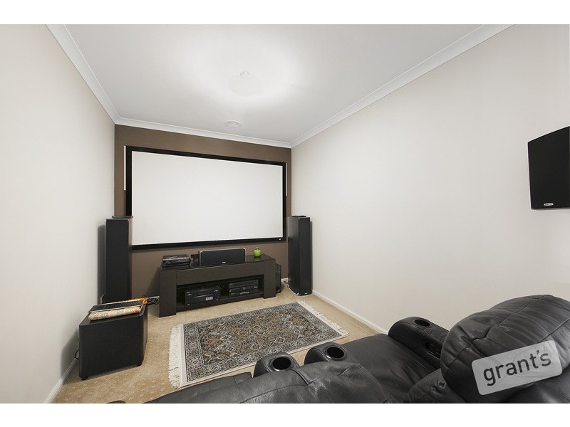 24 Sabel Drive, Cranbourne North VIC 3977