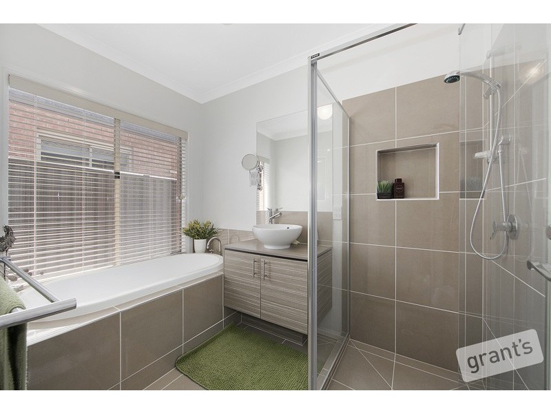 24 Sabel Drive, Cranbourne North VIC 3977