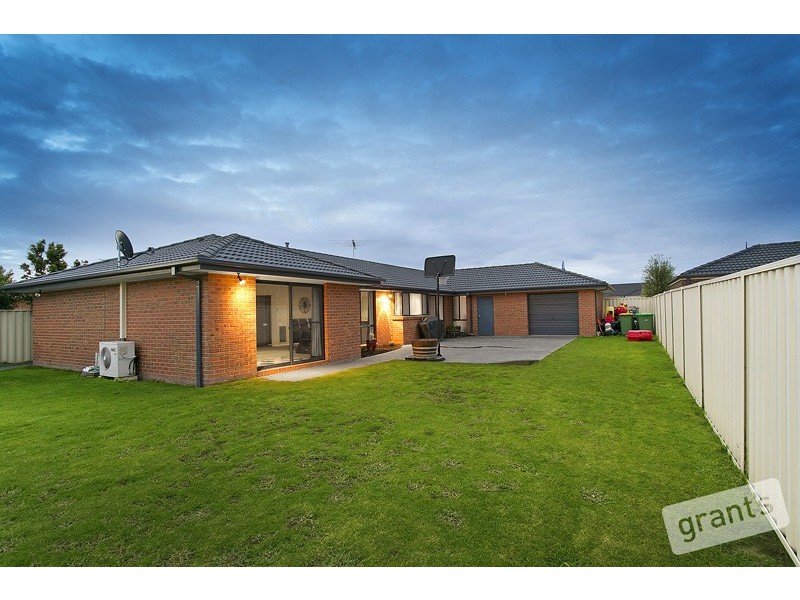 18 Jacaranda Way, Pakenham VIC 3810