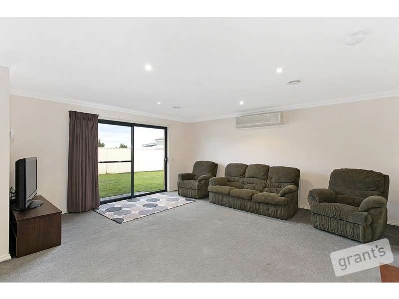 18 Jacaranda Way, Pakenham VIC 3810