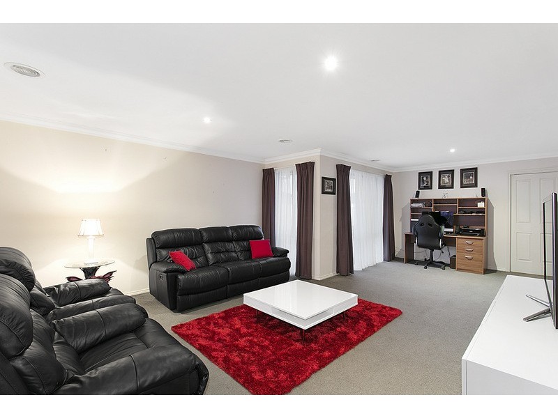 18 Jacaranda Way, Pakenham VIC 3810