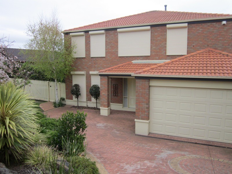 19 Fairholme Blvd, Berwick VIC 3806