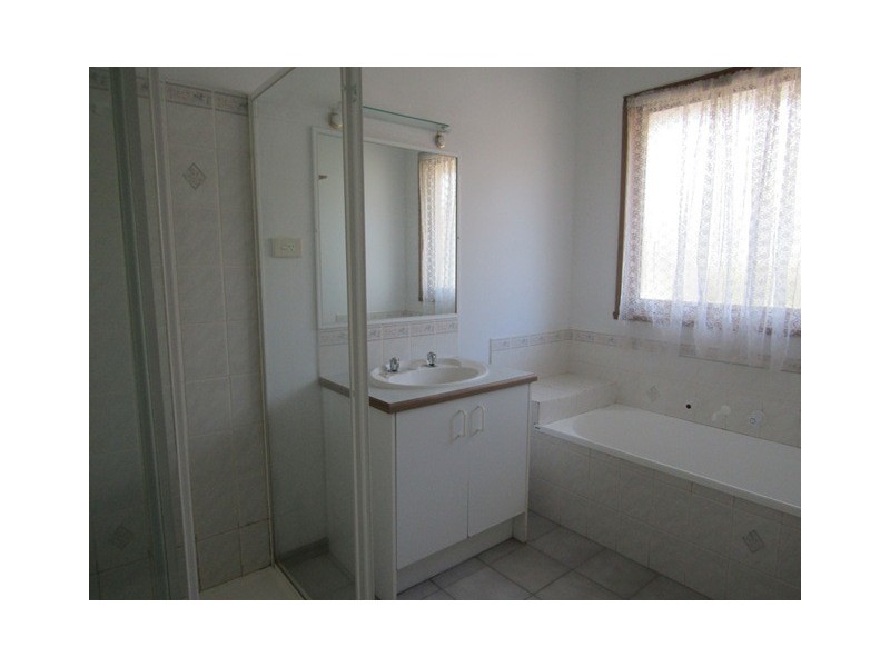 35 Insignia Crescent, Berwick VIC 3806