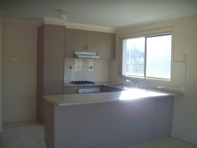 62 Manna Gum Dr, Pakenham VIC 3810