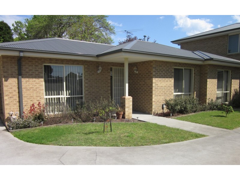 2/12 Anderson St, Pakenham VIC 3810