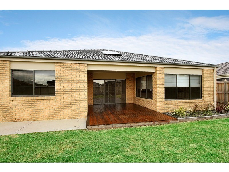 32 Flash Dan Dve, Cranbourne East VIC 3977
