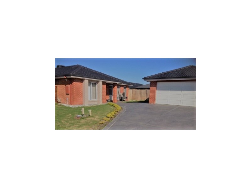 25 Charlbury Crescent, Cranbourne North VIC 3977