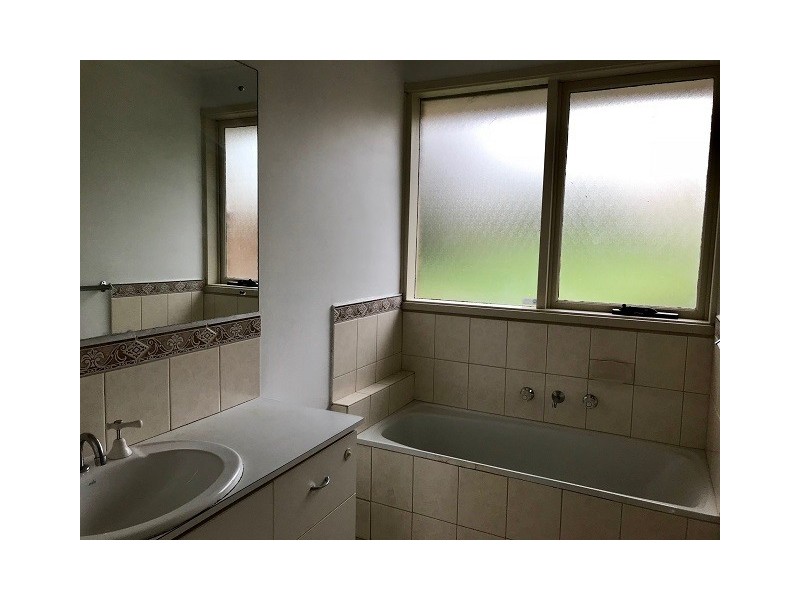 34 Saxonwood Drive, Narre Warren VIC 3805