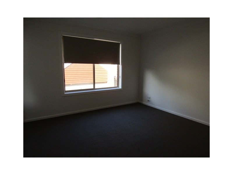 1/2-6 Jerilderie Drive, Berwick VIC 3806