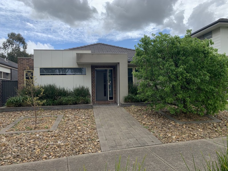 10 Meditate Lane, Cranbourne North VIC 3977