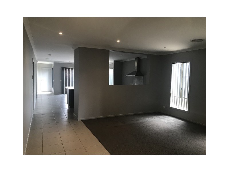 10 Meditate Lane, Cranbourne North VIC 3977