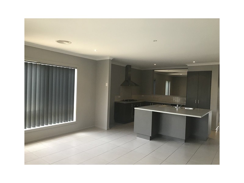 10 Meditate Lane, Cranbourne North VIC 3977