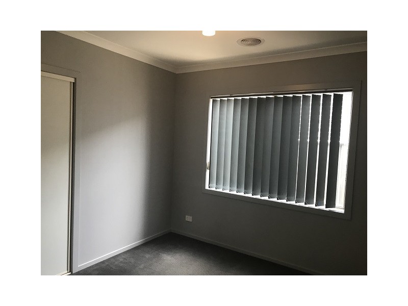 10 Meditate Lane, Cranbourne North VIC 3977