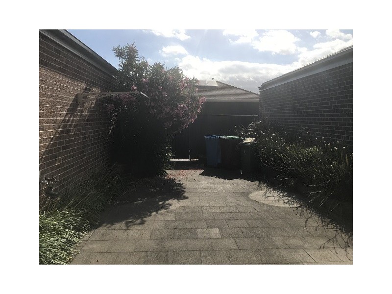 10 Meditate Lane, Cranbourne North VIC 3977