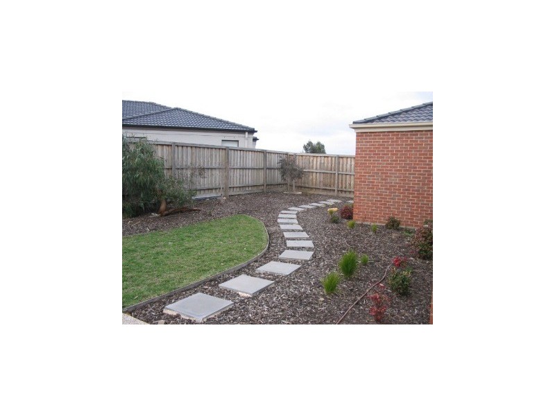 8 Parry Drive, Narre Warren VIC 3805