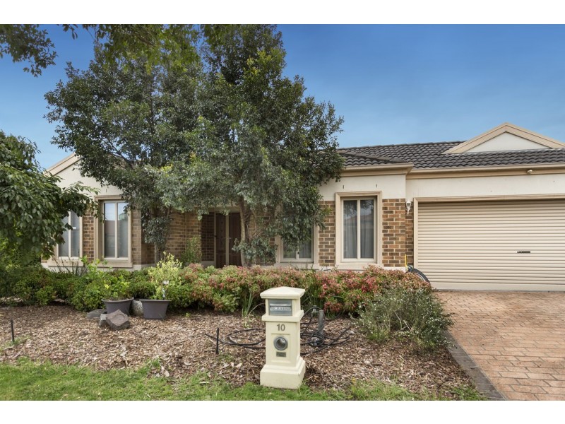 10 Cathedral Close, Pakenham VIC 3810