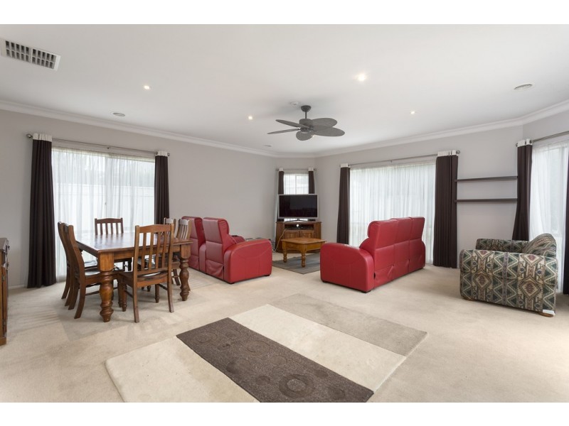 10 Cathedral Close, Pakenham VIC 3810