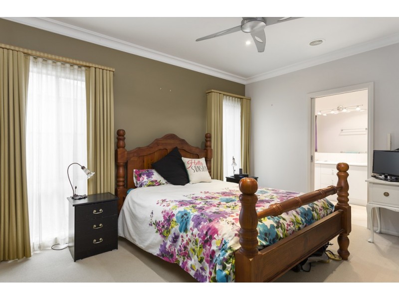 10 Cathedral Close, Pakenham VIC 3810