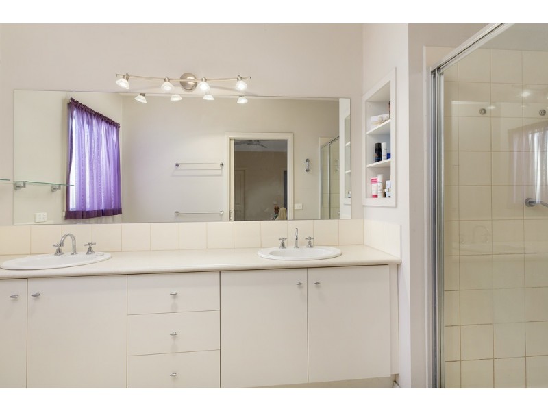 10 Cathedral Close, Pakenham VIC 3810