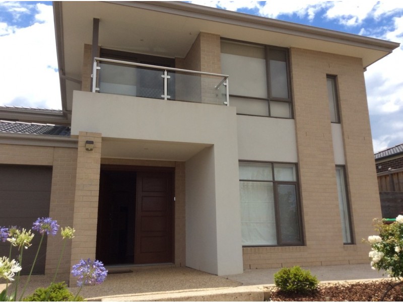 6 Highvale Crescent, Berwick VIC 3806