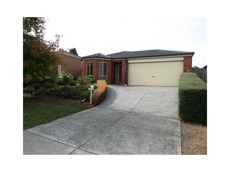 27 Tyrone Avenue, Pakenham VIC 3810
