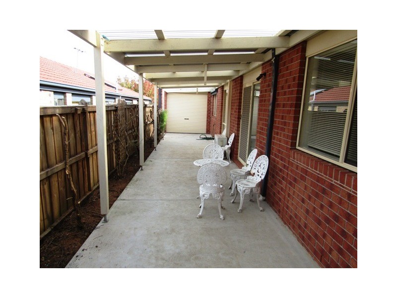 27 Tyrone Avenue, Pakenham VIC 3810