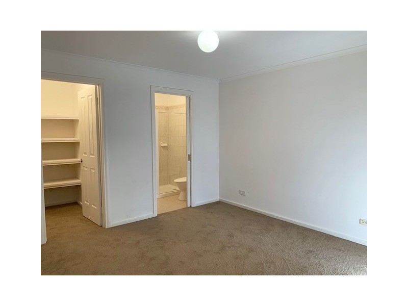 11 Sanctuary Rise, Narre Warren VIC 3805