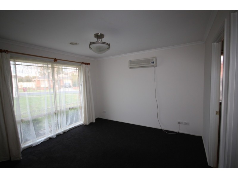 49 Kingston Avenue, Narre Warren South VIC 3805