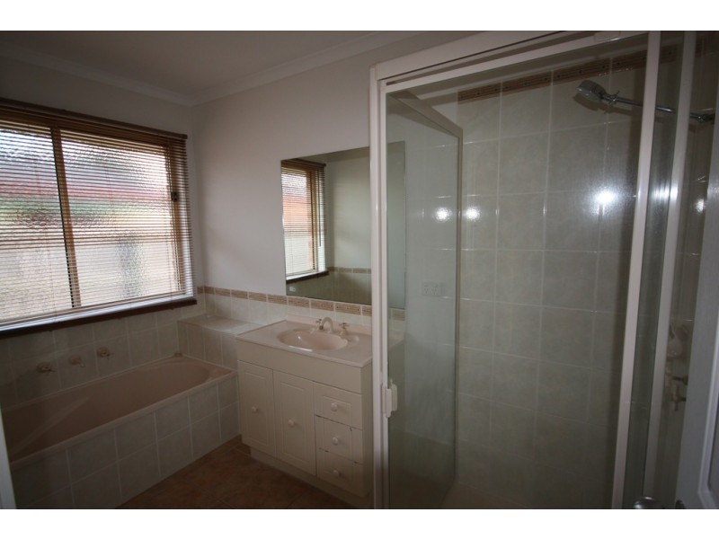 49 Kingston Avenue, Narre Warren South VIC 3805