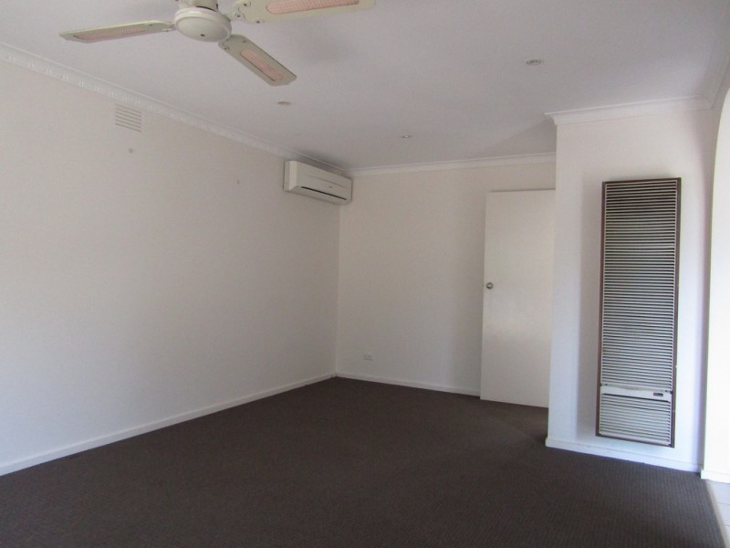 18 Bemersyde Drive, Berwick VIC 3806