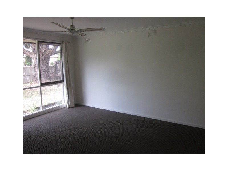 18 Bemersyde Drive, Berwick VIC 3806