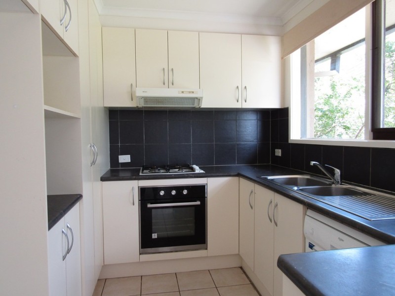 18 Bemersyde Drive, Berwick VIC 3806