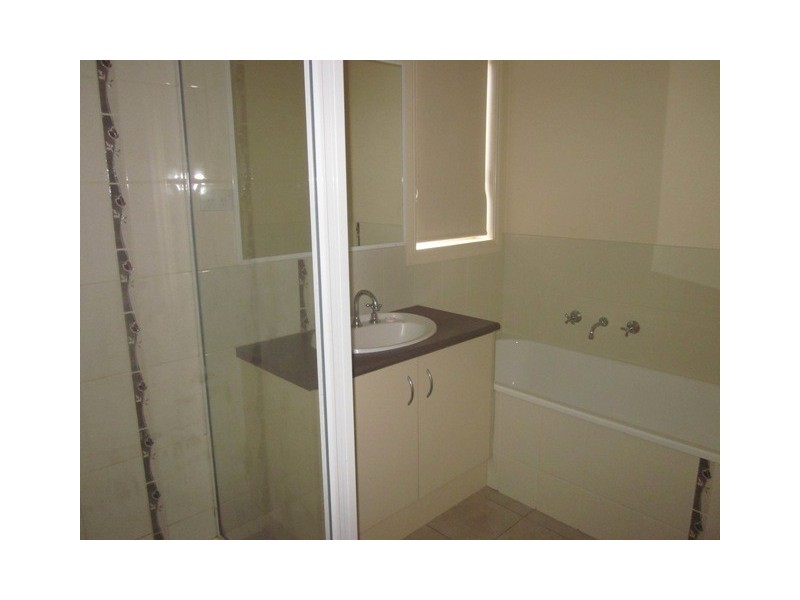 4/13 Kismet Close, Cranbourne West VIC 3977