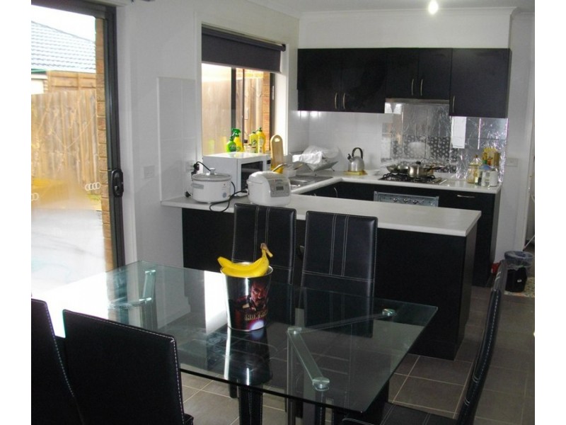 16 Oakgrove Drive, Narre Warren South VIC 3805