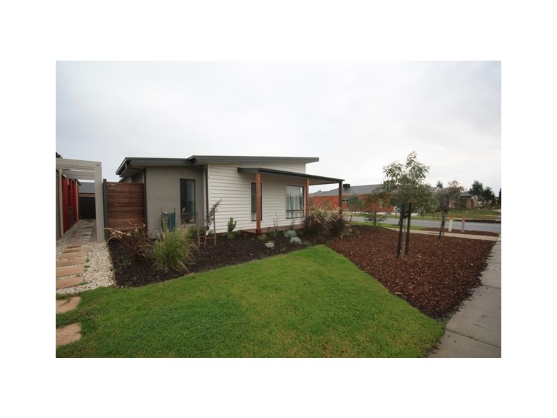 18 Frogmore Lane, Cranbourne North VIC 3977