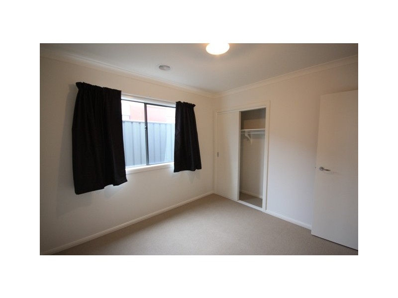 18 Frogmore Lane, Cranbourne North VIC 3977