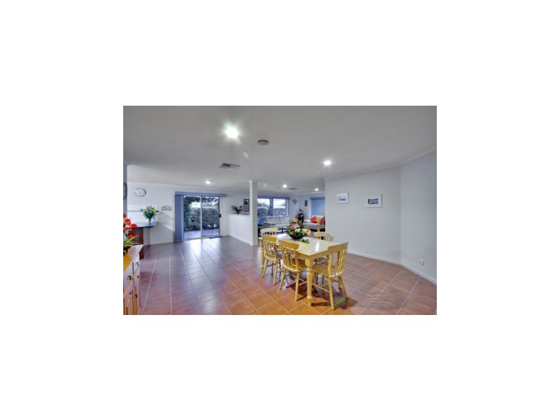 39 Robinswood Parade, Narre Warren South VIC 3805