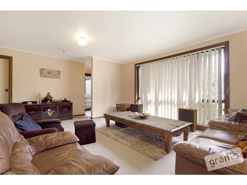 8 Mansell Court, Garfield VIC 3814